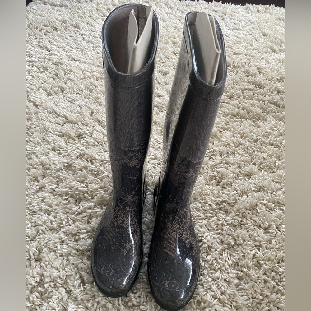 Valentino Garavani laced pattern rubber boots